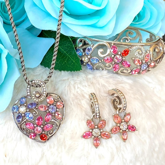 Feel the Magic while you shop ✨ 🪄✨Bundle your likes “♥️” Magically 30% off ✨🪄✨ - Picture 5 of 16